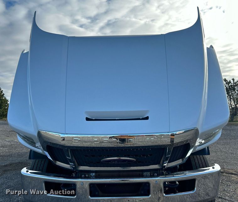 image for item OM9243 2016 Ford F650 Super Duty box truck