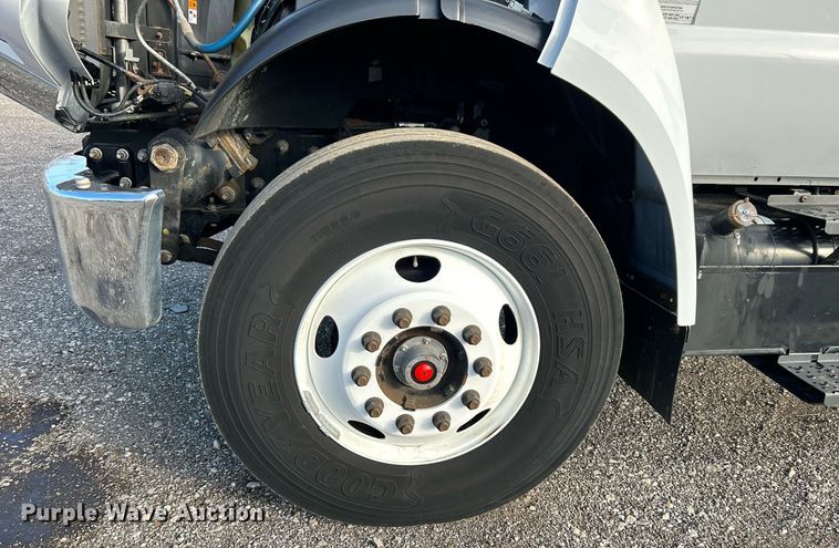 image for item OM9243 2016 Ford F650 Super Duty box truck