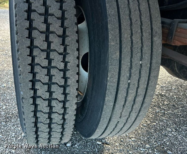 image for item OM9243 2016 Ford F650 Super Duty box truck