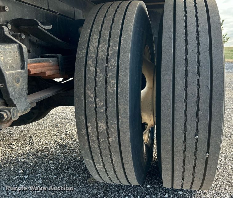 image for item OM9243 2016 Ford F650 Super Duty box truck