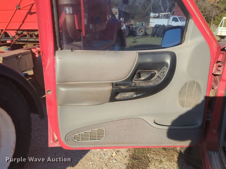 image for item ZA0405 1998 Ford Ranger XLT SuperCab pickup truck