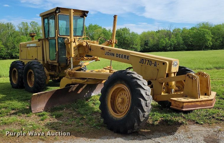 image for item DI3000 John Deere JD770-A motor grader