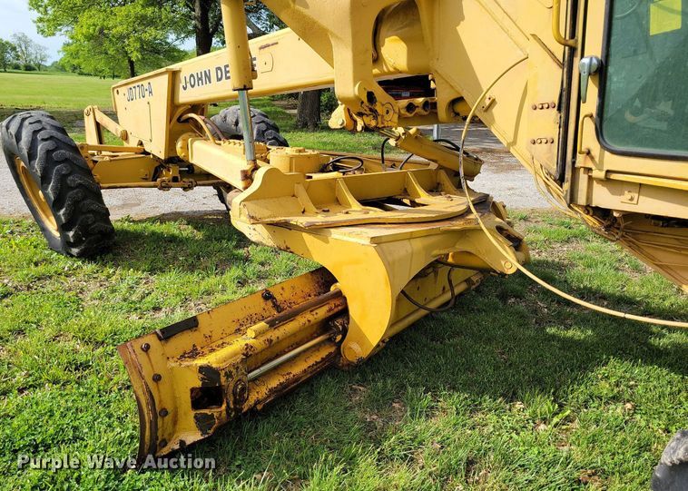 image for item DI3000 John Deere JD770-A motor grader
