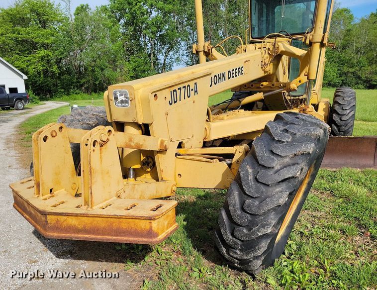 image for item DI3000 John Deere JD770-A motor grader