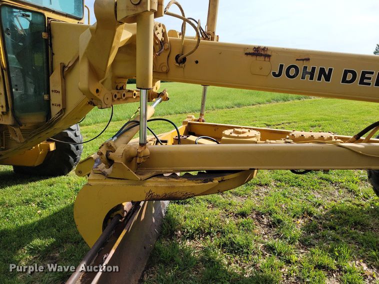 image for item DI3000 John Deere JD770-A motor grader