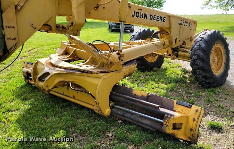 image for item DI3000 John Deere JD770-A motor grader