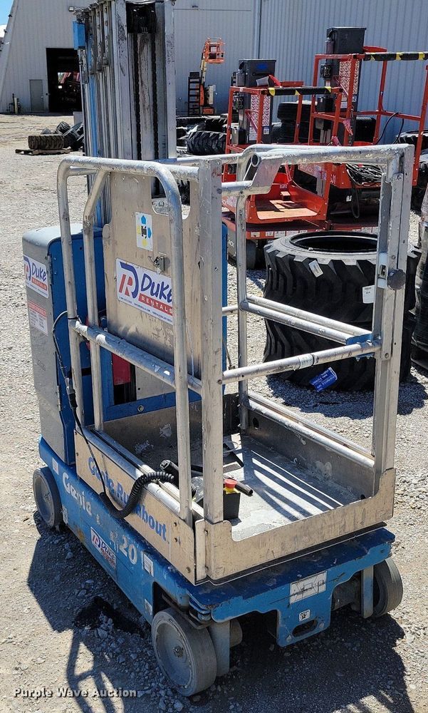 image for item DI3043 (2) Genie GR-20 vertical lifts