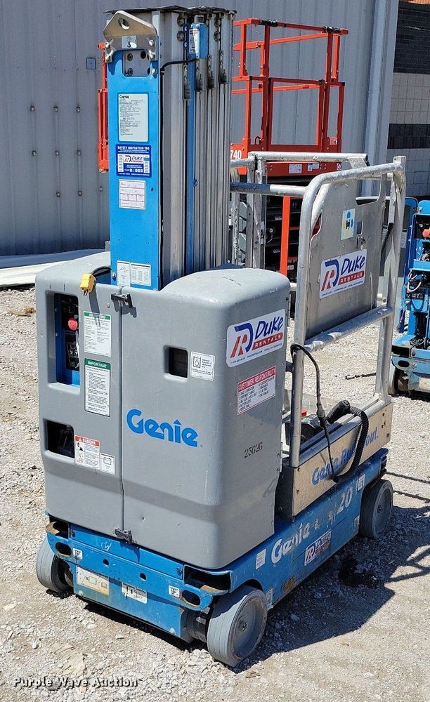 image for item DI3043 (2) Genie GR-20 vertical lifts