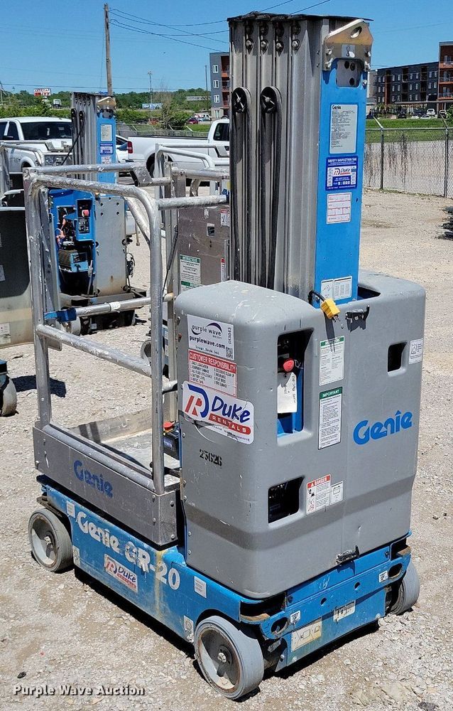 image for item DI3043 (2) Genie GR-20 vertical lifts