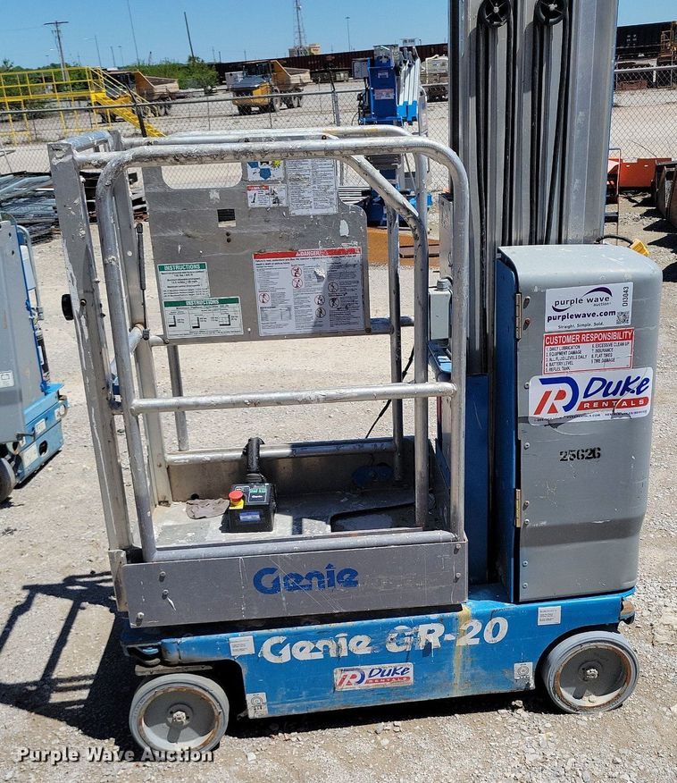 image for item DI3043 (2) Genie GR-20 vertical lifts