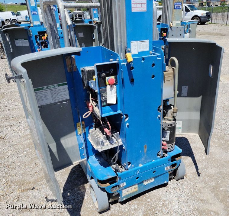 image for item DI3043 (2) Genie GR-20 vertical lifts