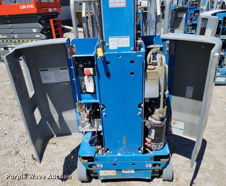 image for item DI3043 (2) Genie GR-20 vertical lifts