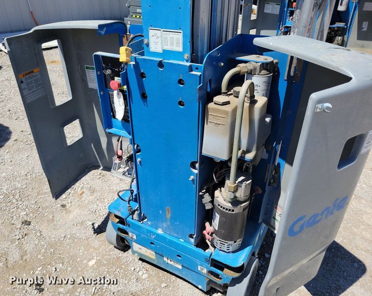 image for item DI3043 (2) Genie GR-20 vertical lifts