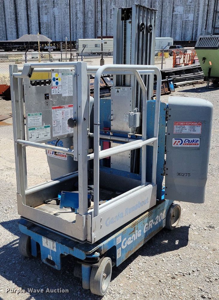 image for item DI3043 (2) Genie GR-20 vertical lifts