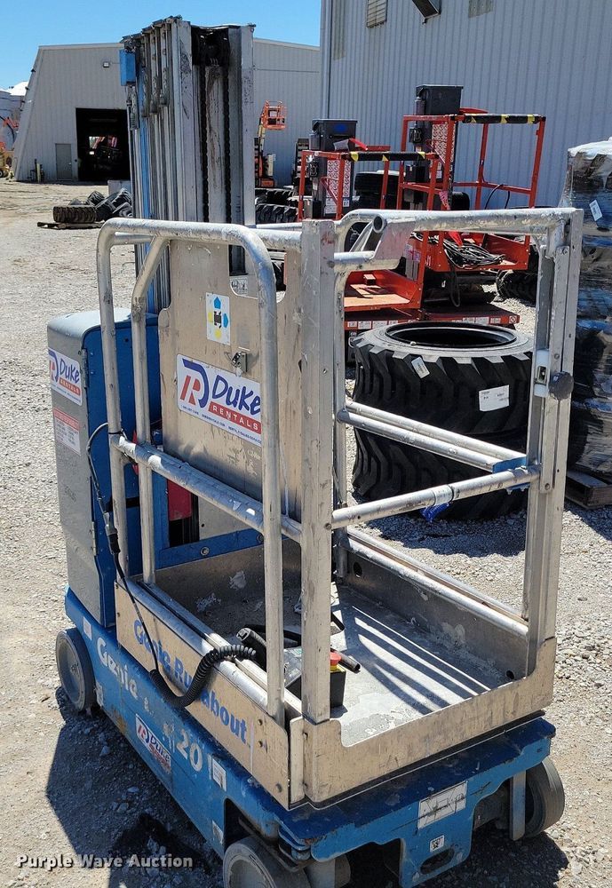 image for item DI3043 (2) Genie GR-20 vertical lifts