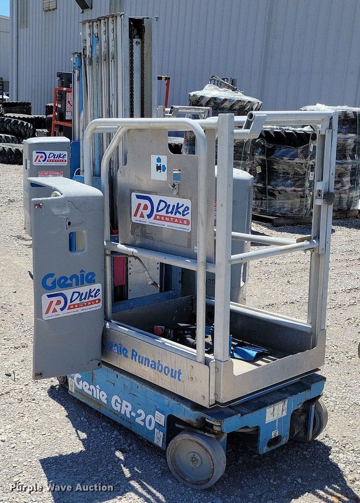 image for item DI3043 (2) Genie GR-20 vertical lifts