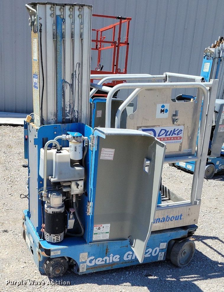 image for item DI3043 (2) Genie GR-20 vertical lifts