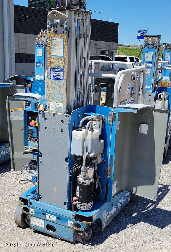 image for item DI3043 (2) Genie GR-20 vertical lifts