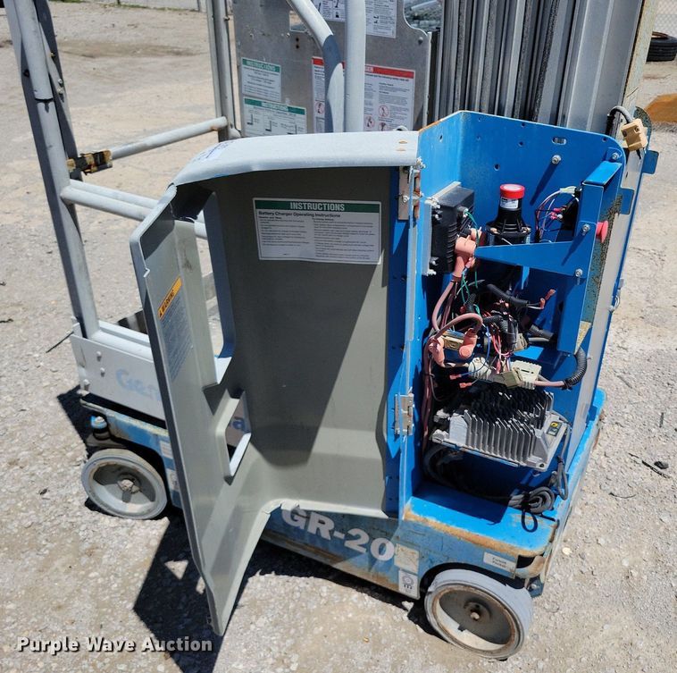 image for item DI3043 (2) Genie GR-20 vertical lifts