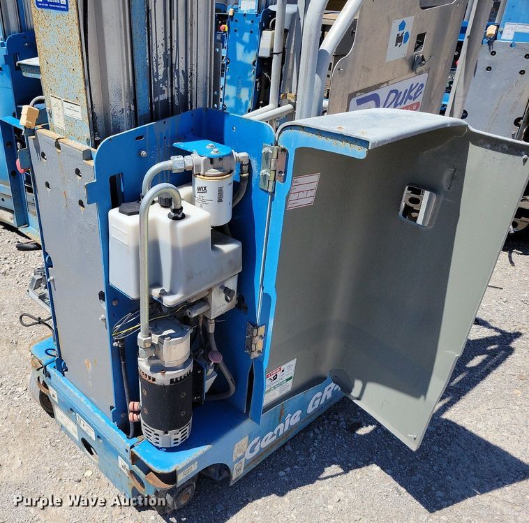 image for item DI3043 (2) Genie GR-20 vertical lifts