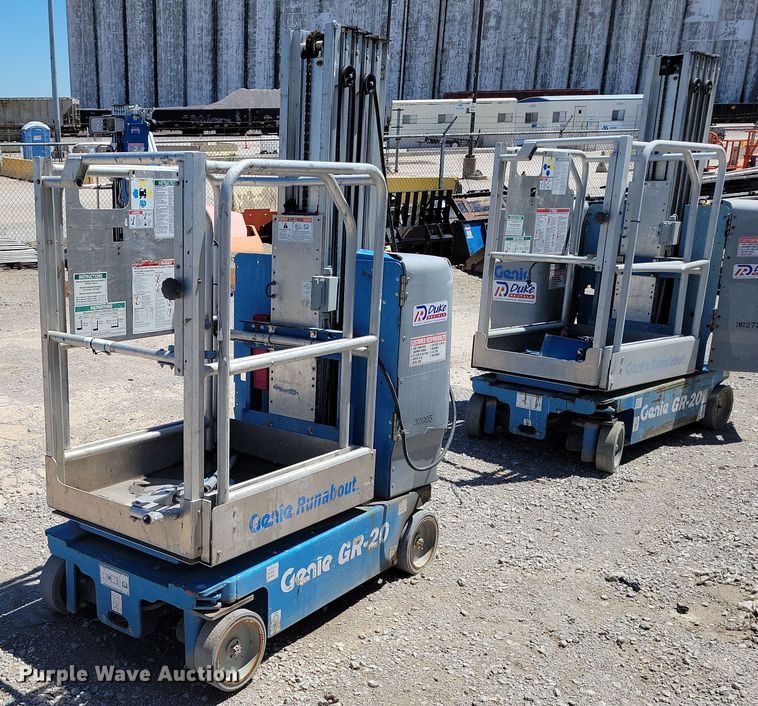 image for item DI3044 (2) Genie GR-20 vertical lifts