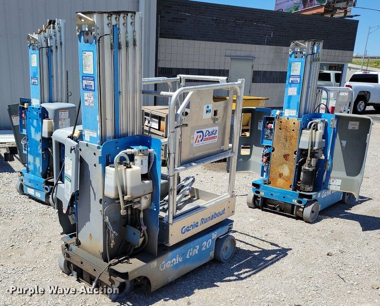 image for item DI3044 (2) Genie GR-20 vertical lifts