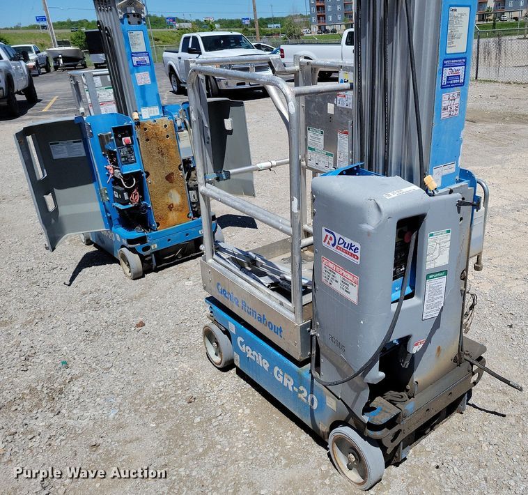image for item DI3044 (2) Genie GR-20 vertical lifts