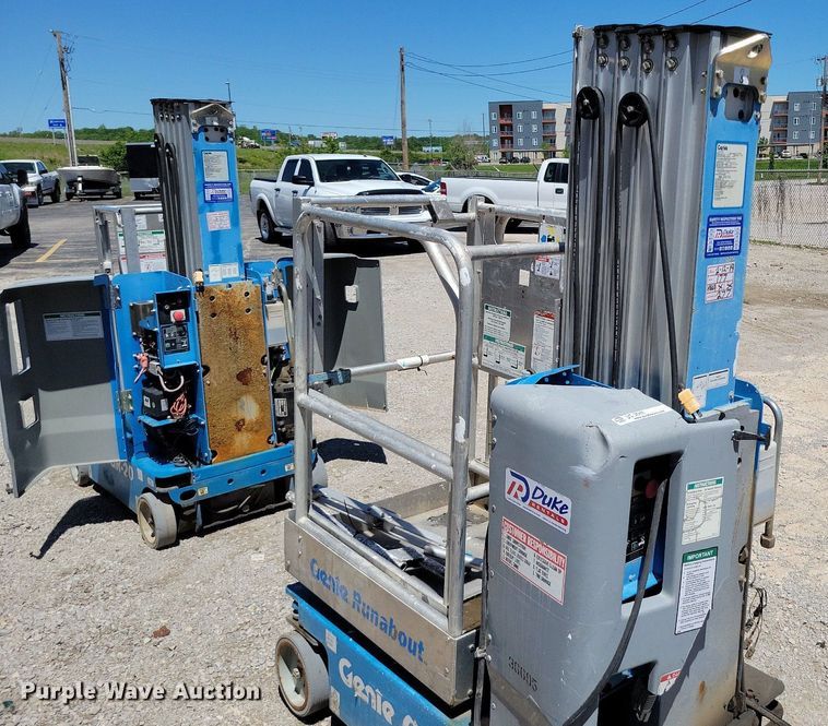 image for item DI3044 (2) Genie GR-20 vertical lifts