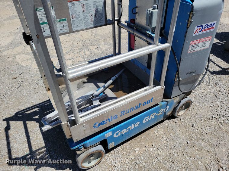 image for item DI3044 (2) Genie GR-20 vertical lifts
