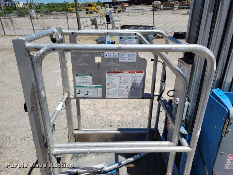 image for item DI3044 (2) Genie GR-20 vertical lifts