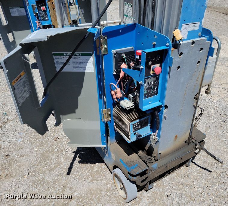 image for item DI3044 (2) Genie GR-20 vertical lifts