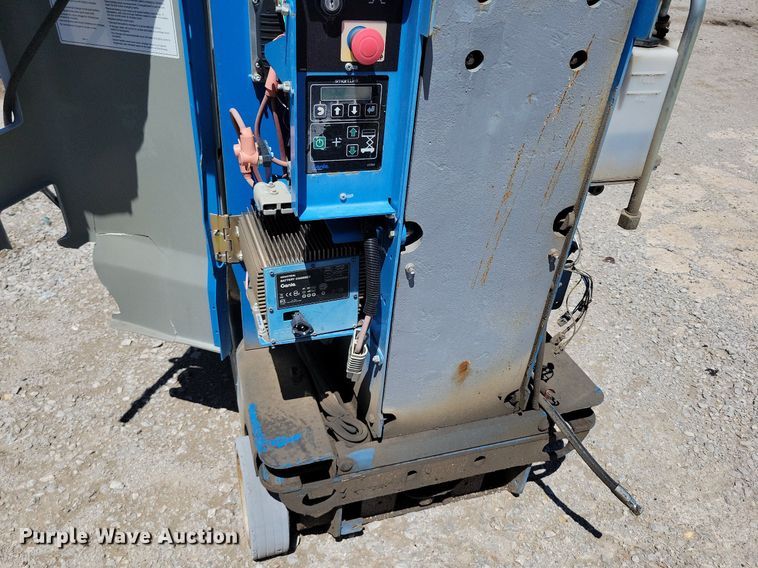 image for item DI3044 (2) Genie GR-20 vertical lifts