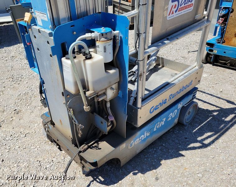 image for item DI3044 (2) Genie GR-20 vertical lifts
