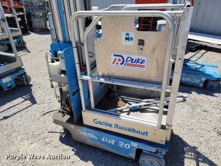 image for item DI3044 (2) Genie GR-20 vertical lifts