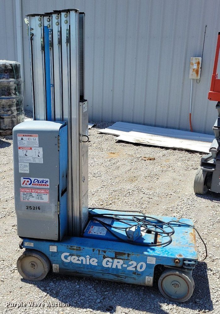image for item DI3044 (2) Genie GR-20 vertical lifts