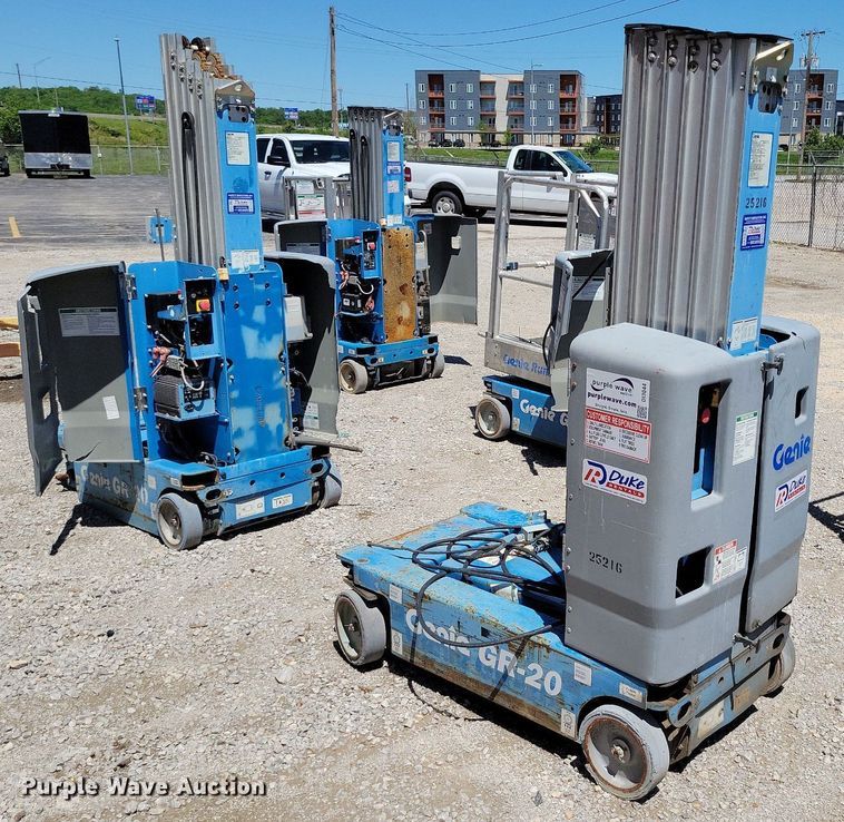 image for item DI3044 (2) Genie GR-20 vertical lifts