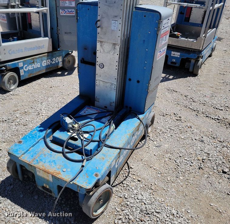image for item DI3044 (2) Genie GR-20 vertical lifts