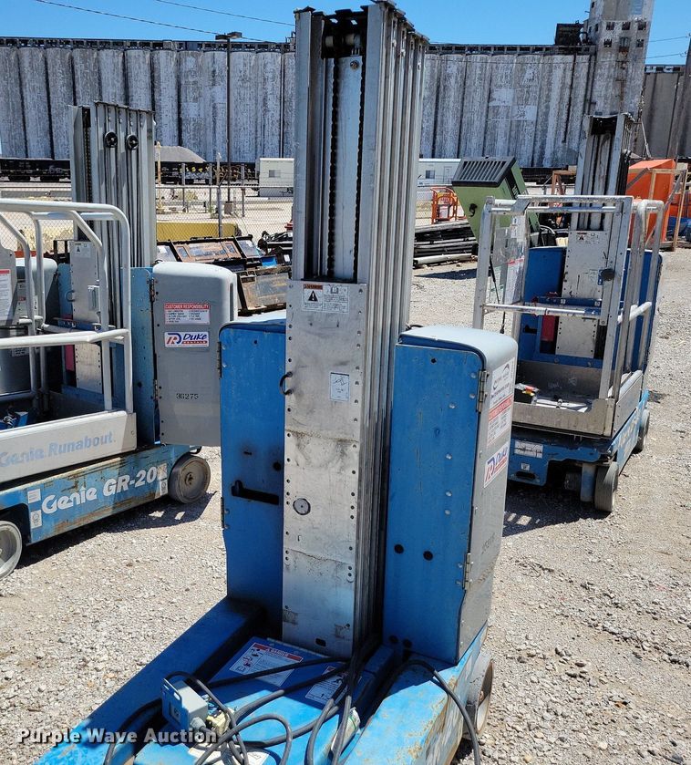 image for item DI3044 (2) Genie GR-20 vertical lifts
