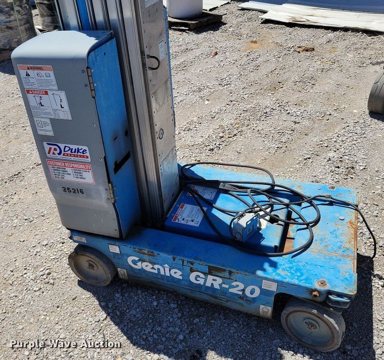 image for item DI3044 (2) Genie GR-20 vertical lifts