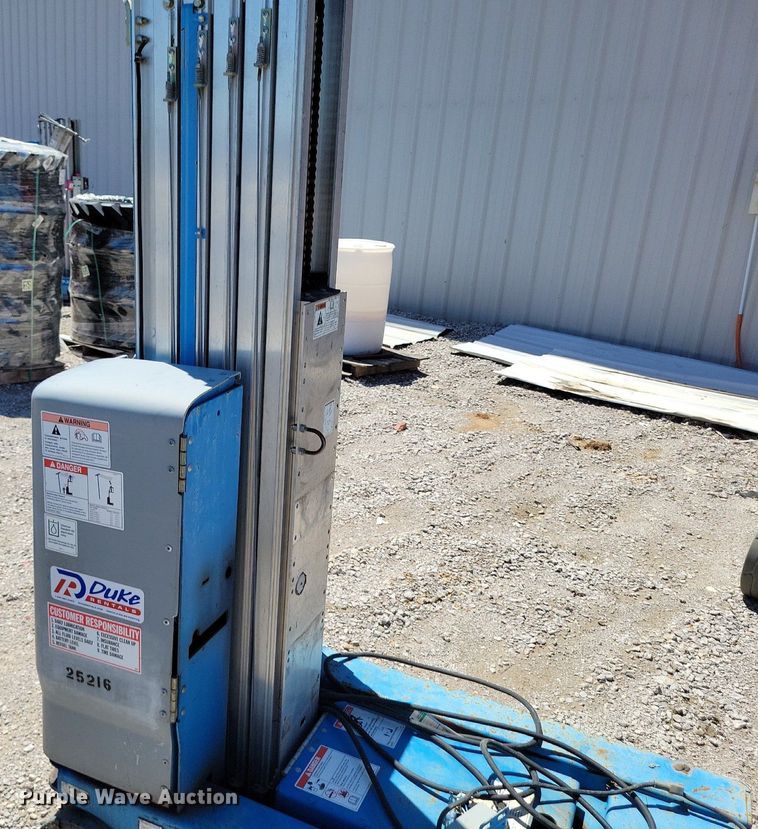 image for item DI3044 (2) Genie GR-20 vertical lifts