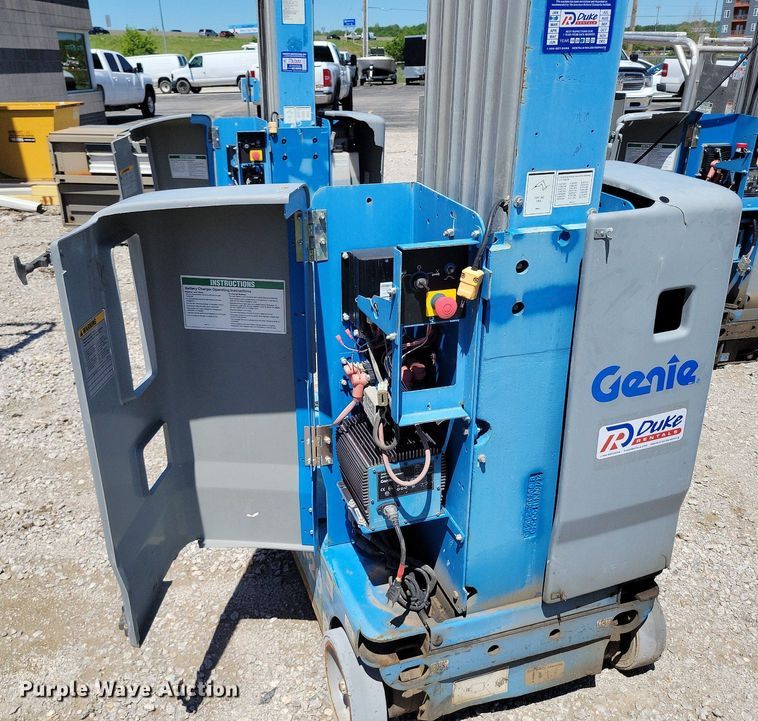 image for item DI3044 (2) Genie GR-20 vertical lifts