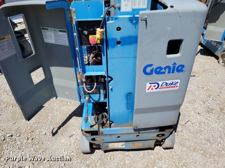 image for item DI3044 (2) Genie GR-20 vertical lifts