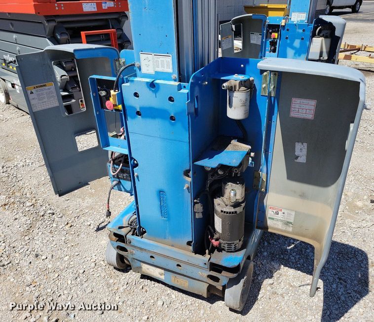 image for item DI3044 (2) Genie GR-20 vertical lifts