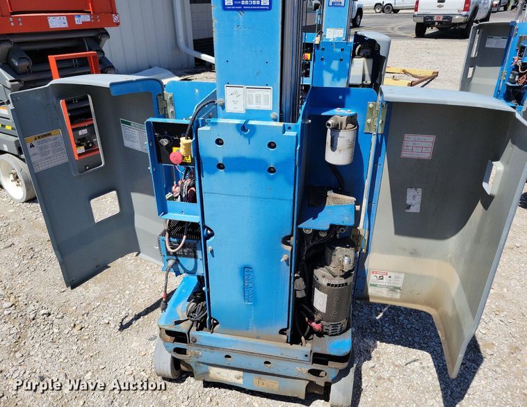 image for item DI3044 (2) Genie GR-20 vertical lifts