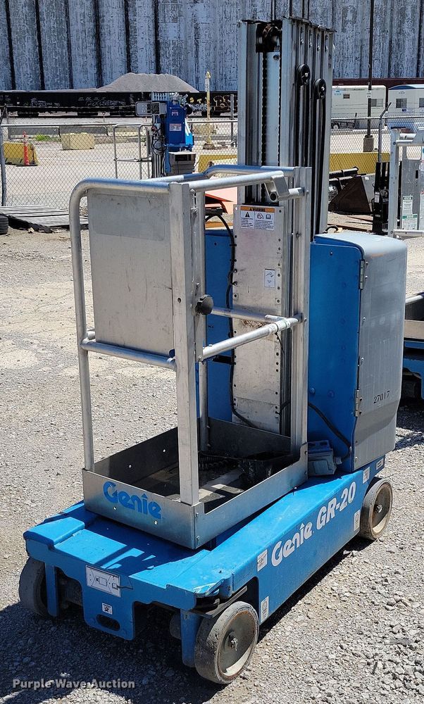 image for item DI3045 (2) Genie GR-20 vertical lifts