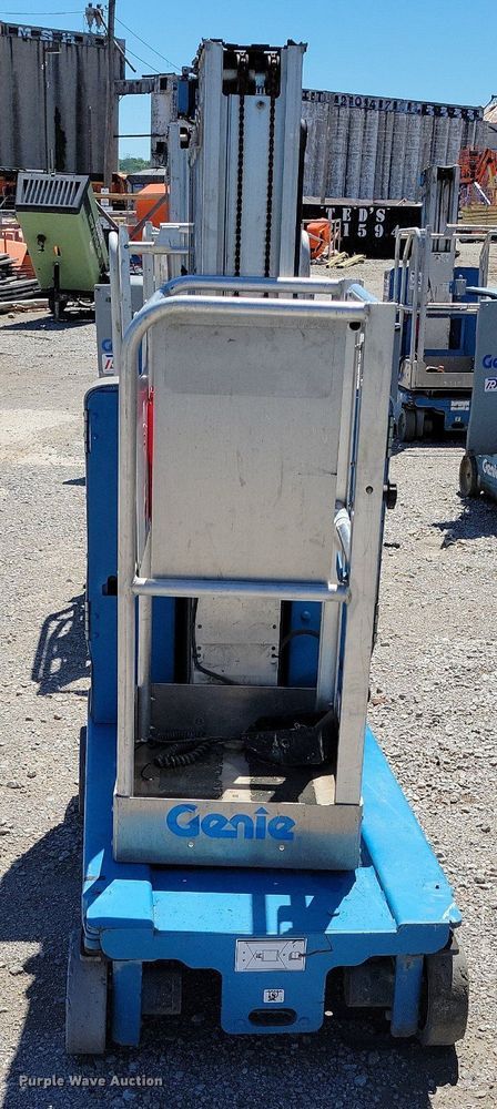 image for item DI3045 (2) Genie GR-20 vertical lifts