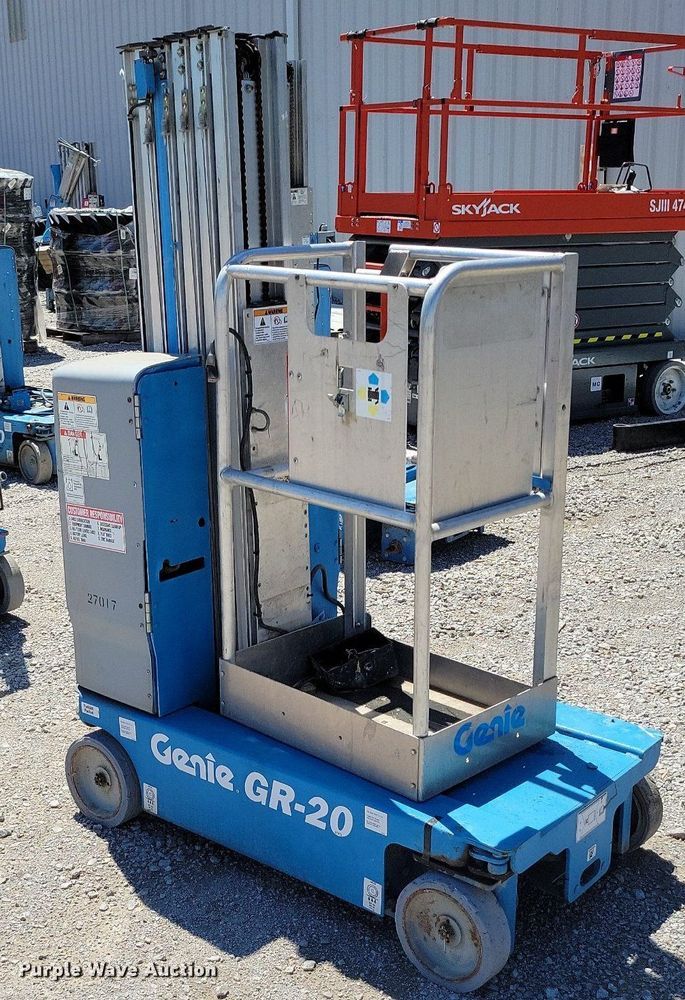 image for item DI3045 (2) Genie GR-20 vertical lifts