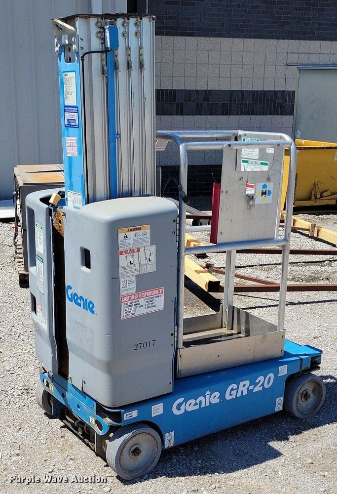 image for item DI3045 (2) Genie GR-20 vertical lifts