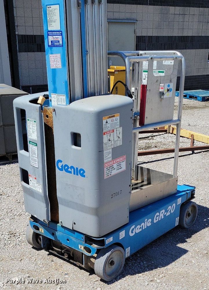 image for item DI3045 (2) Genie GR-20 vertical lifts