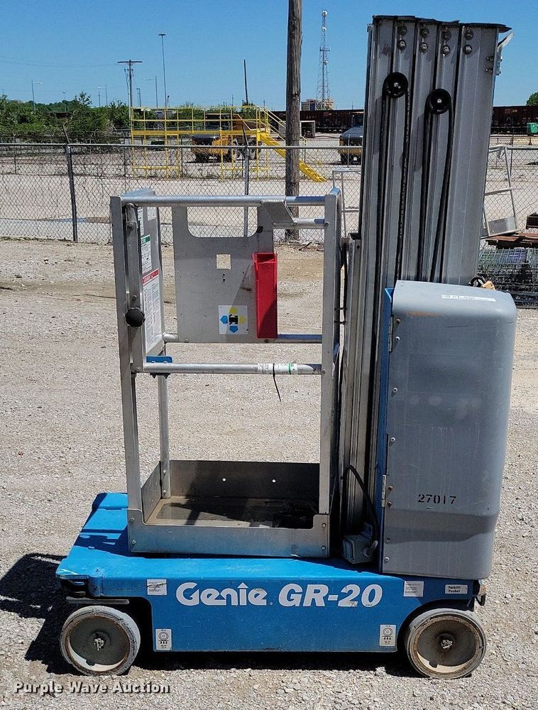 image for item DI3045 (2) Genie GR-20 vertical lifts